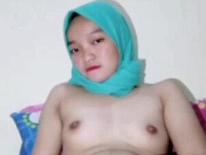 Abg Bokep Jilbab SMP cantik kirim pap