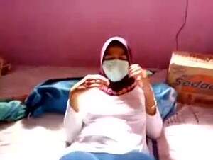 Bokep Jilbab Masker Di Panggil Ke Rumah - KONTOL.IN