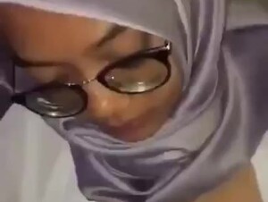 Bokep Jilbab Ungu kesakitan