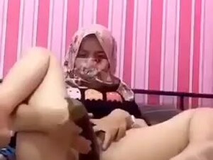 Bokep Jilbab colmek Pake Terong