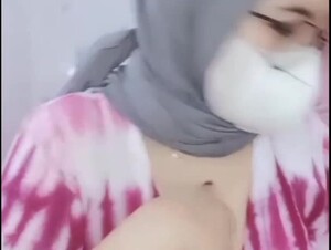 bigo live hot cewek jilbab cantik putih dan mulus! buruan tonton sebelum dihapus!