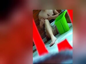 ngintip kakak lagi sange berat di kamar