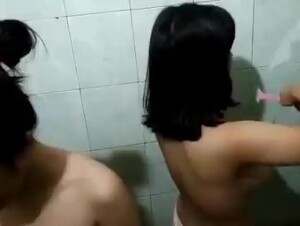 Bokep Viral abg kampus mandi bareng 1