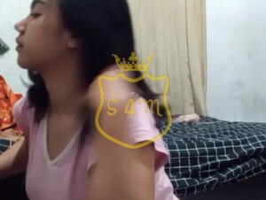 Vivi ABG Elus-elus Memek Desah Dong