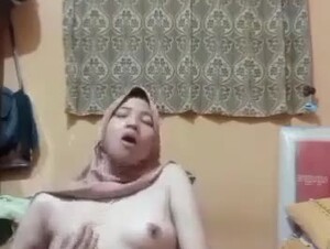 hijab sange colmek di kamar-COLMEK.LINK