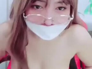 Cewek Cantik Berkacamata Live Colmek Sampe Becek